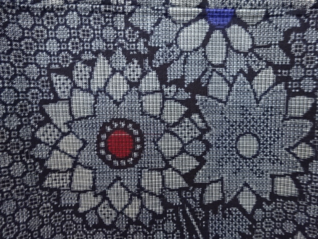 アンティーク　菊模様織り出し本場正藍泥染大島紬着物(割り込み絣)